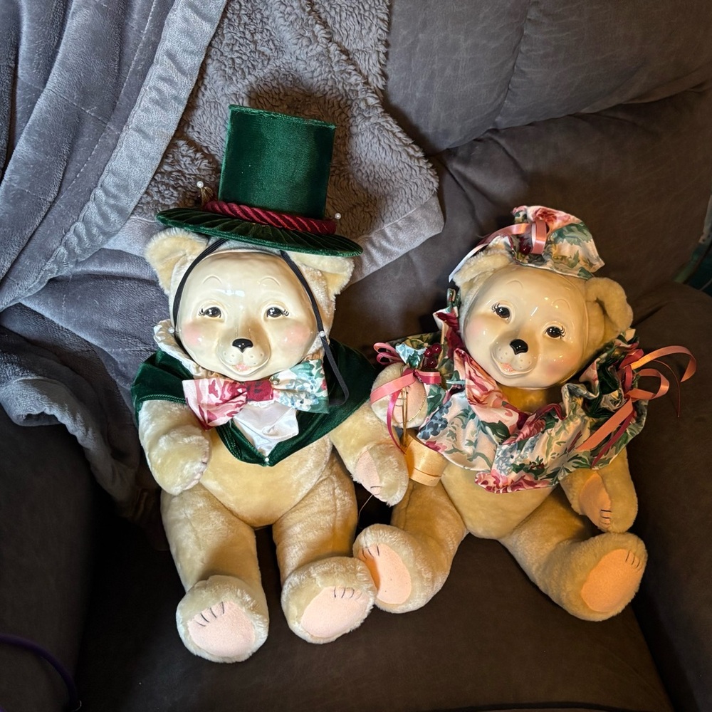 Vintage 1989 Lorelei Bandbox Bear made by Just Ducky company 

@vintage dolls